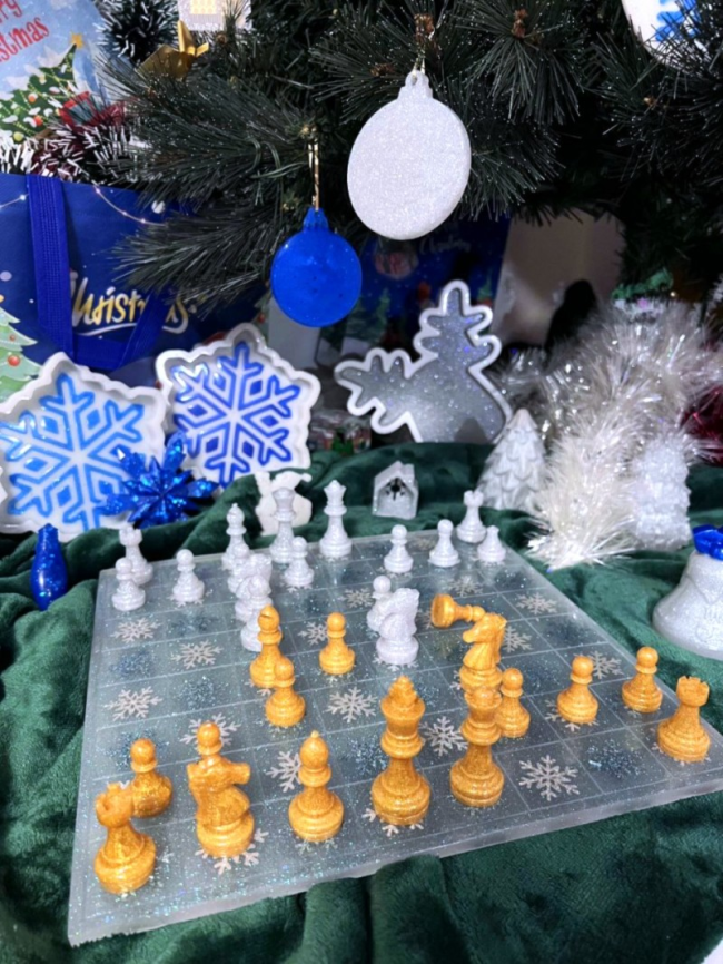 Jeux en résine faits main de Keshe GANS